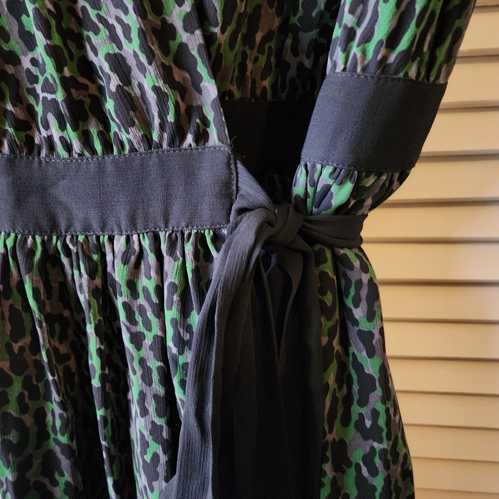 VGUC- DKNYC Sleeveless Wrap Dress in Animal Print; Green Sz: S - Picture 4 of 11